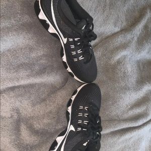 Size 7 women’s nike sneakers